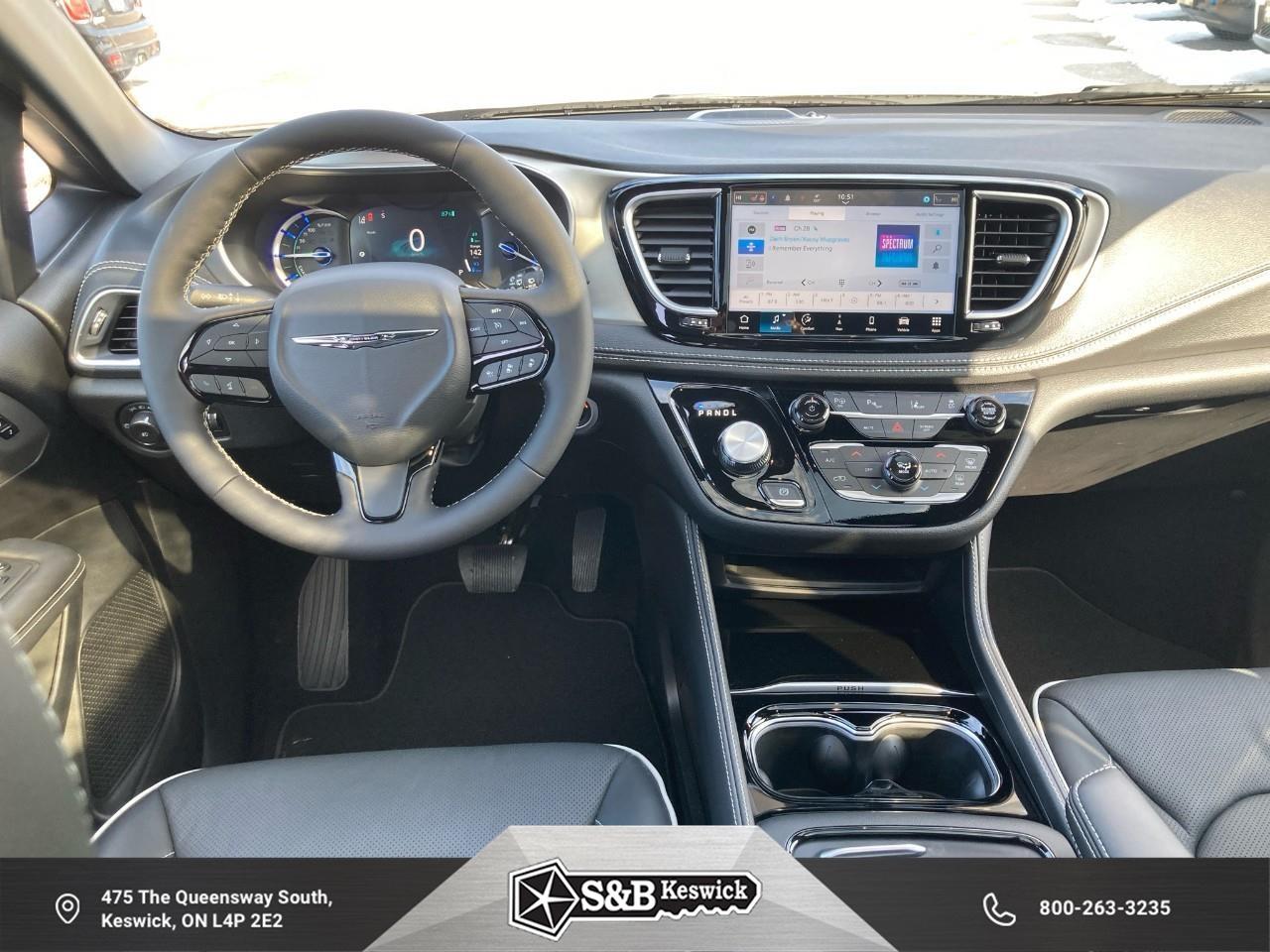 2024 Chrysler Pacifica Hybrid Select Passenger Van Photo