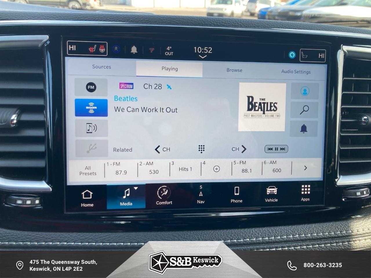 2024 Chrysler Pacifica Hybrid Select Passenger Van Photo