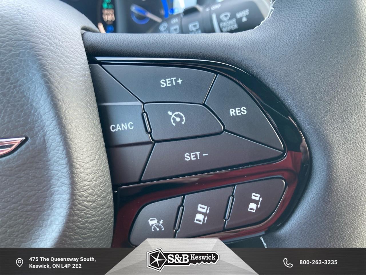 2024 Chrysler Pacifica Hybrid Select Passenger Van Photo