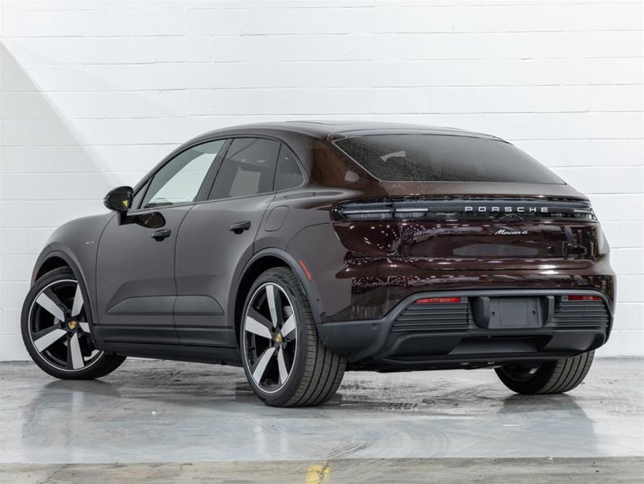 2024 Porsche Macan  Photo2