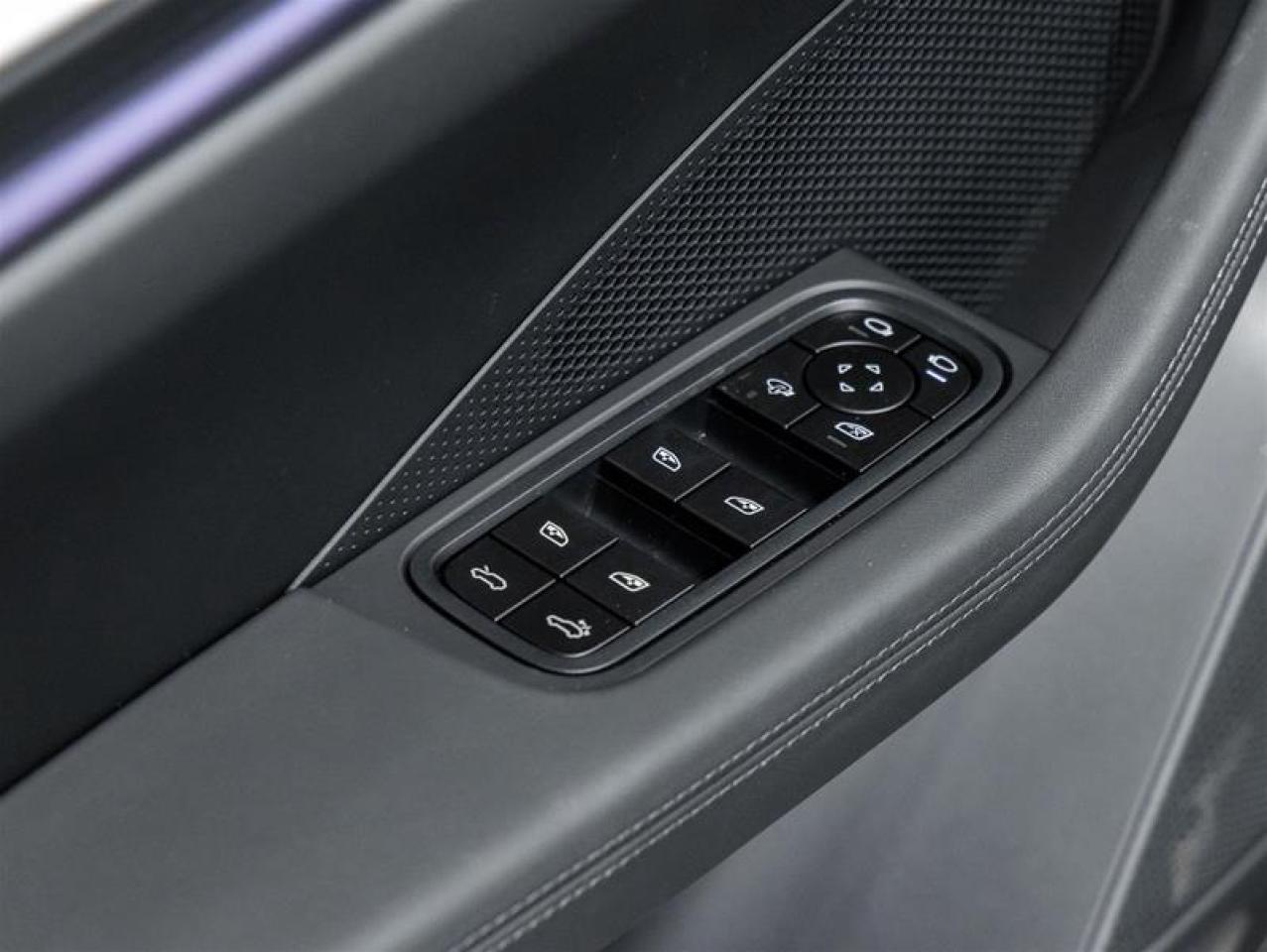 2024 Porsche Macan  Photo