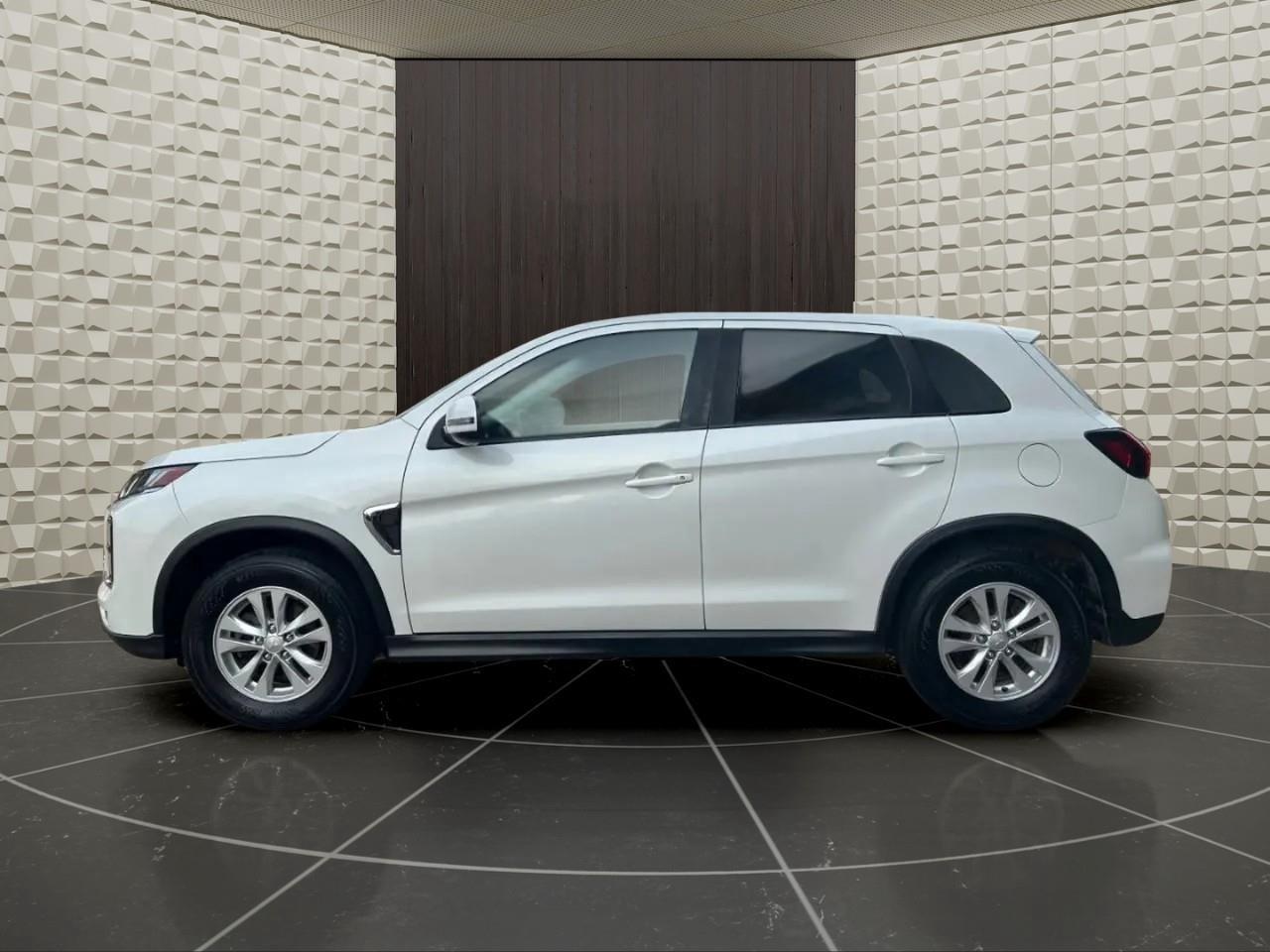 2021 Mitsubishi RVR SE 4dr AWC Photo3