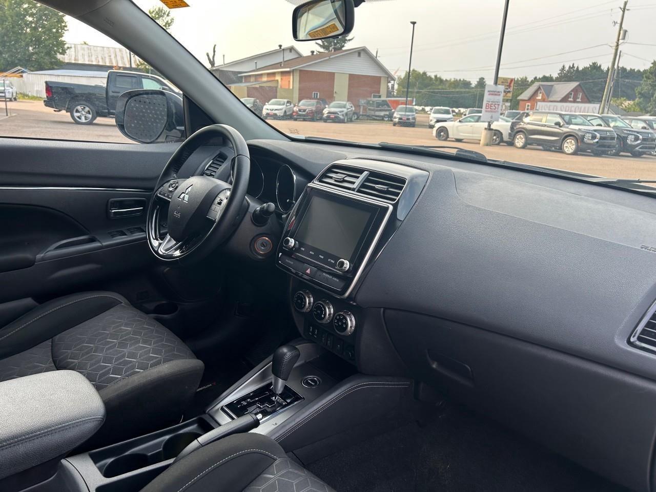 2021 Mitsubishi RVR SE 4dr AWC Photo