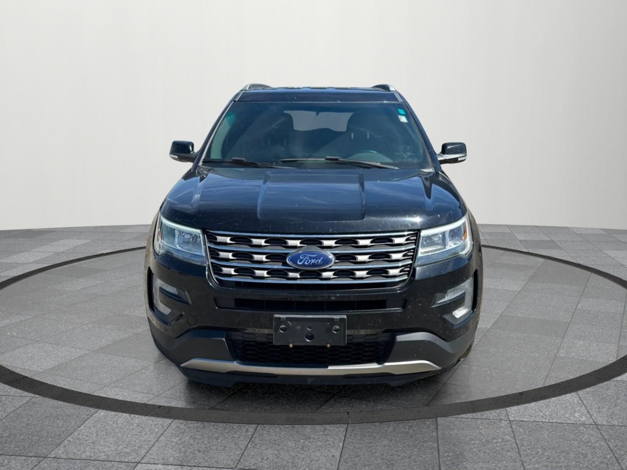 2017 Ford Explorer XLT 4DR 4X4 Photo4