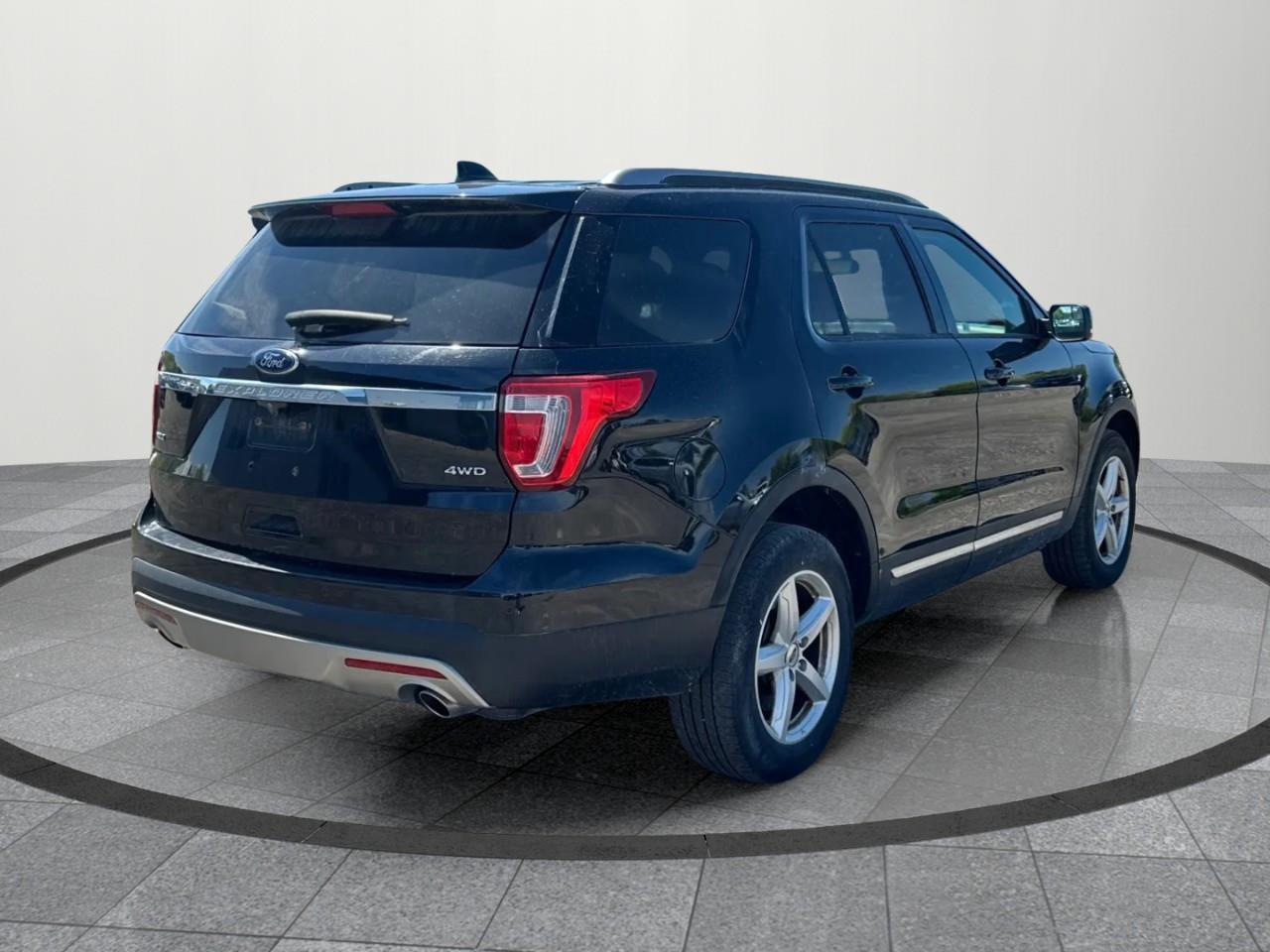 2017 Ford Explorer XLT 4DR 4X4 Photo