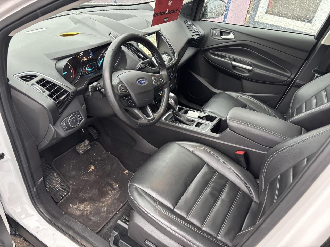 2019 Ford Escape Titanium 4dr 4x4 Photo4