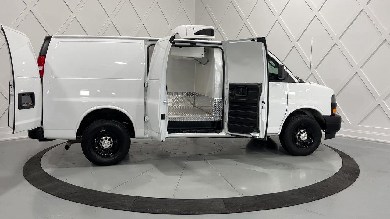2022 Chevrolet Express  Photo