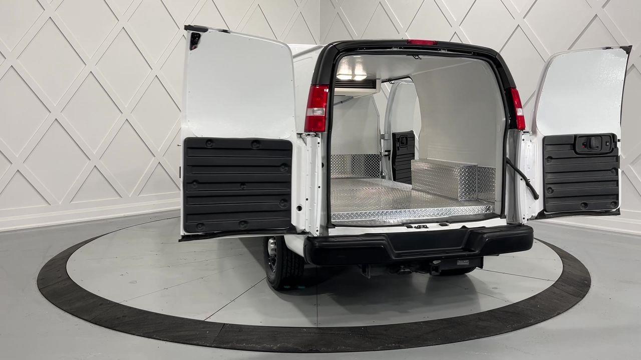 2022 Chevrolet Express  Photo