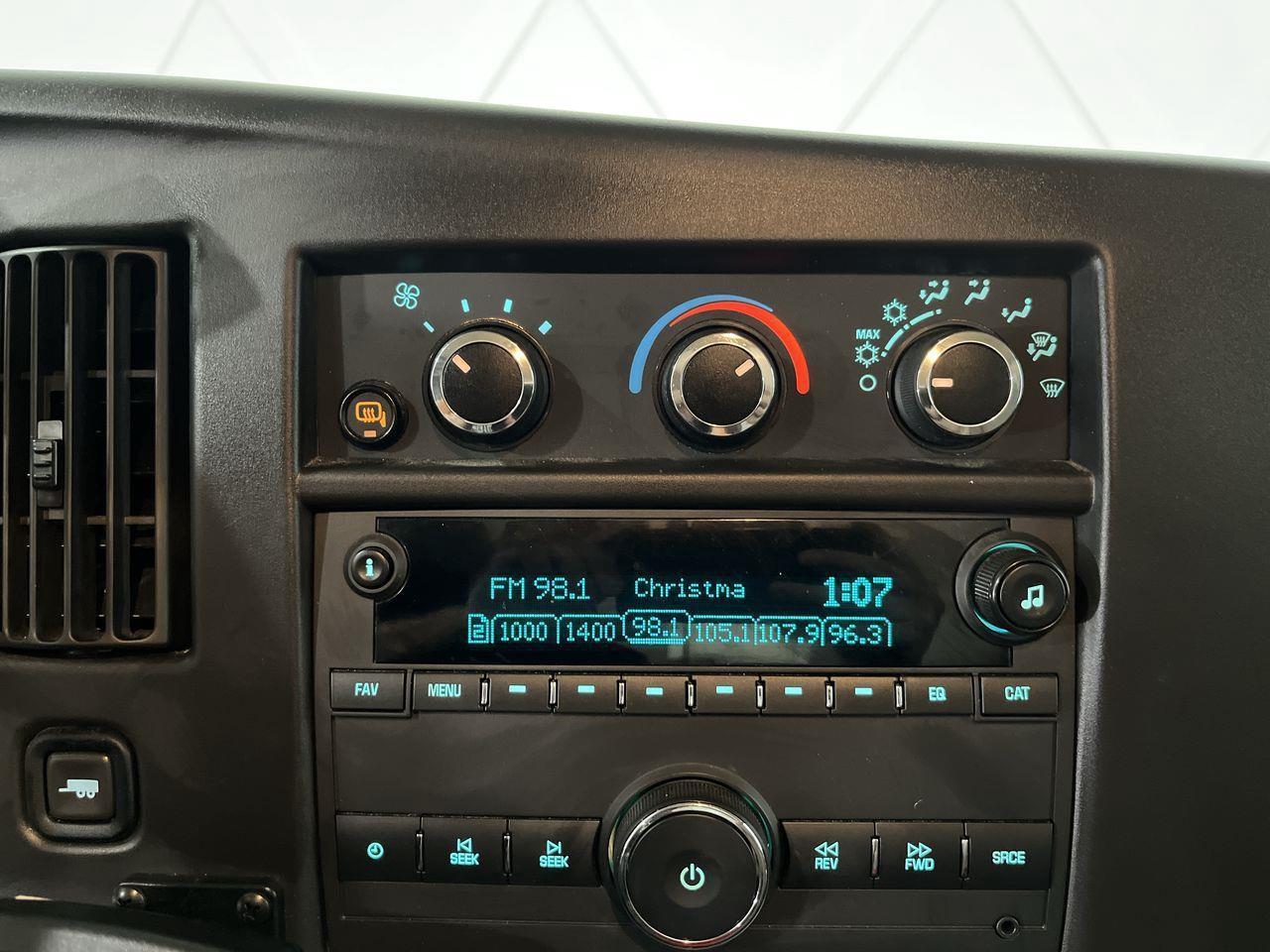 2022 Chevrolet Express  Photo