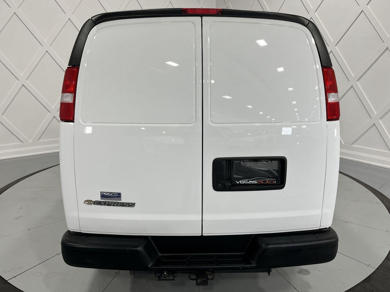 2022 Chevrolet Express  Photo