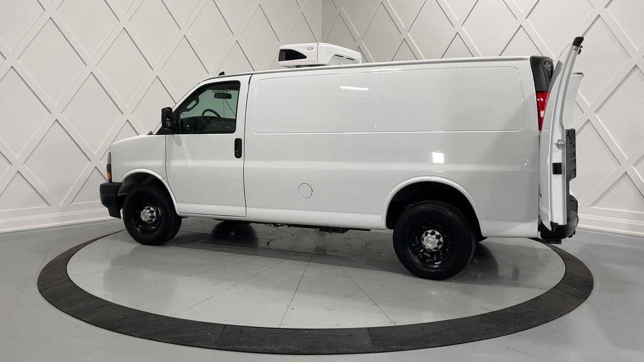 2022 Chevrolet Express  Photo