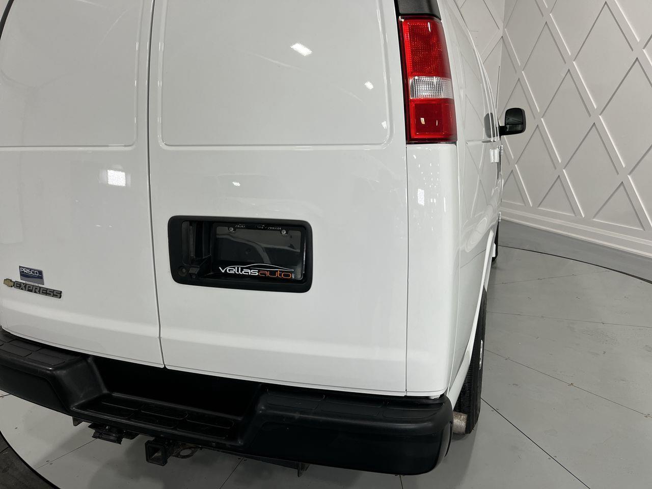 2022 Chevrolet Express  Photo