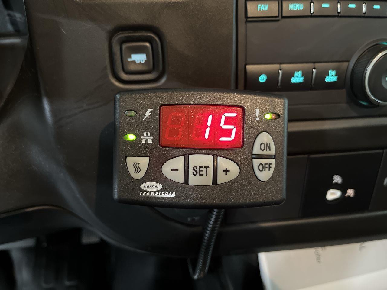 2022 Chevrolet Express  Photo