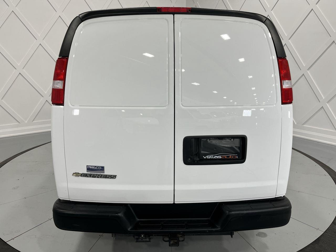 2022 Chevrolet Express  Photo