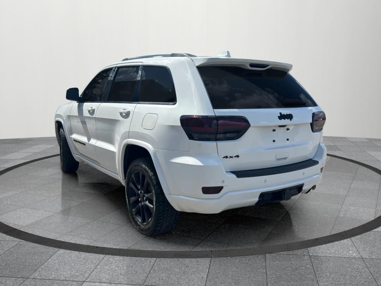 2021 Jeep Grand Cherokee Laredo 4dr 4x4 Photo