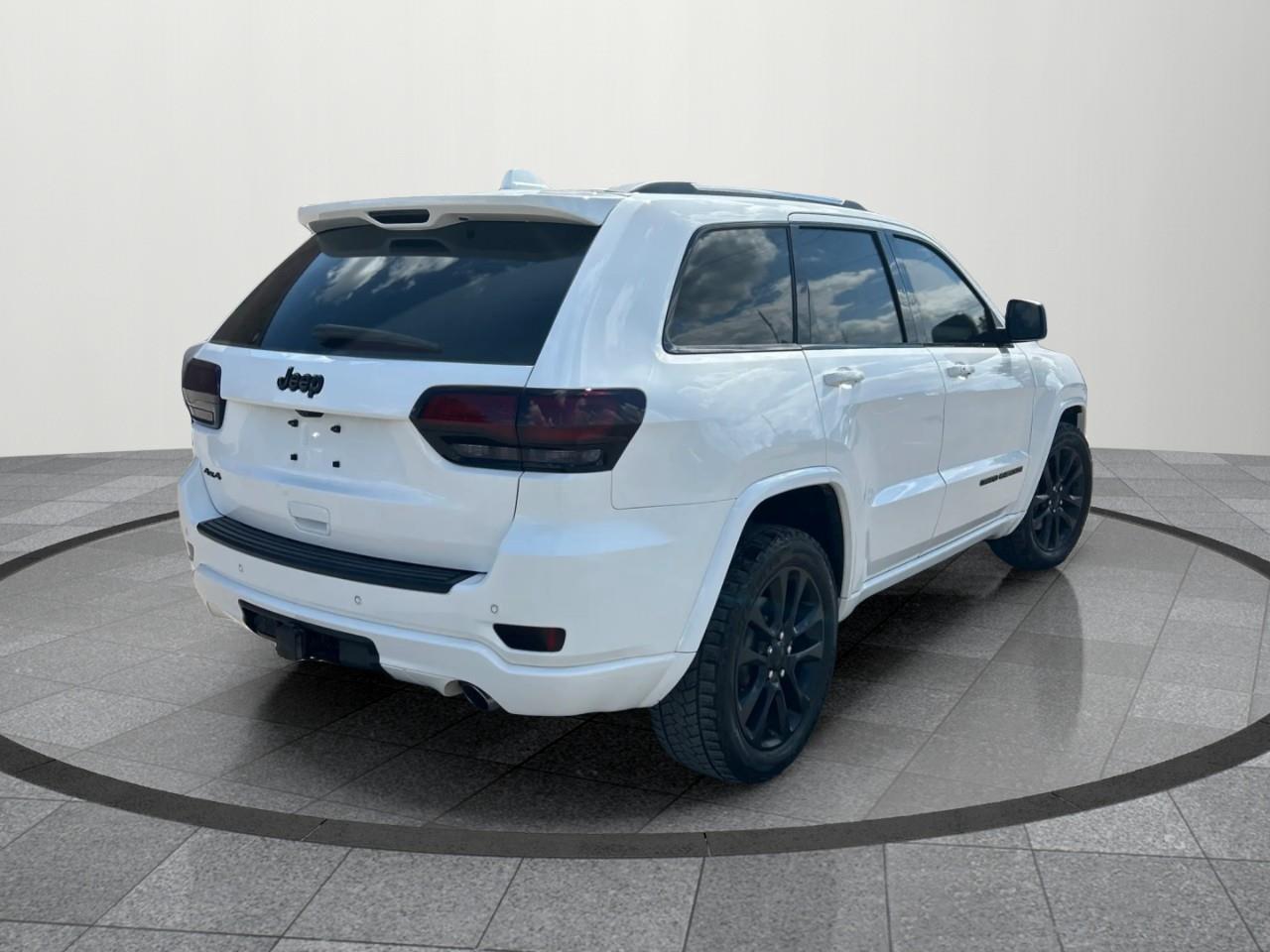 2021 Jeep Grand Cherokee Laredo 4dr 4x4 Photo