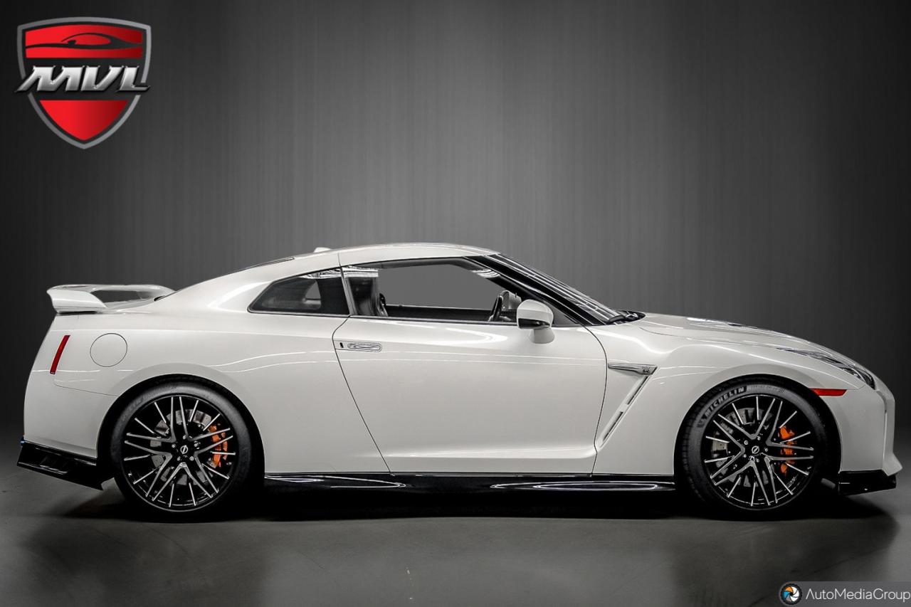 2021 Nissan GT-R Premium 2dr All-wheel Drive Coupe Photo2