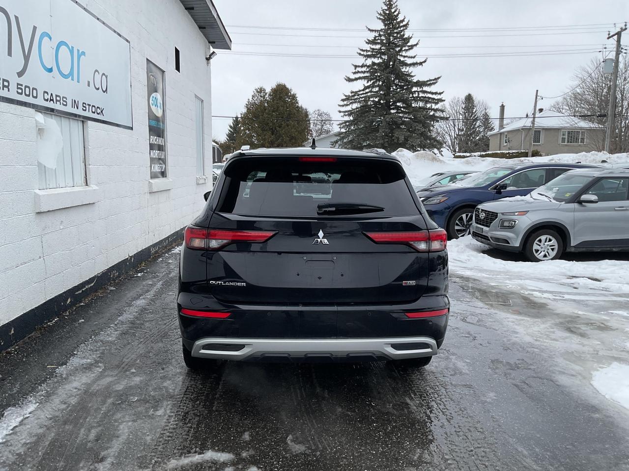 2023 Mitsubishi Outlander  Photo