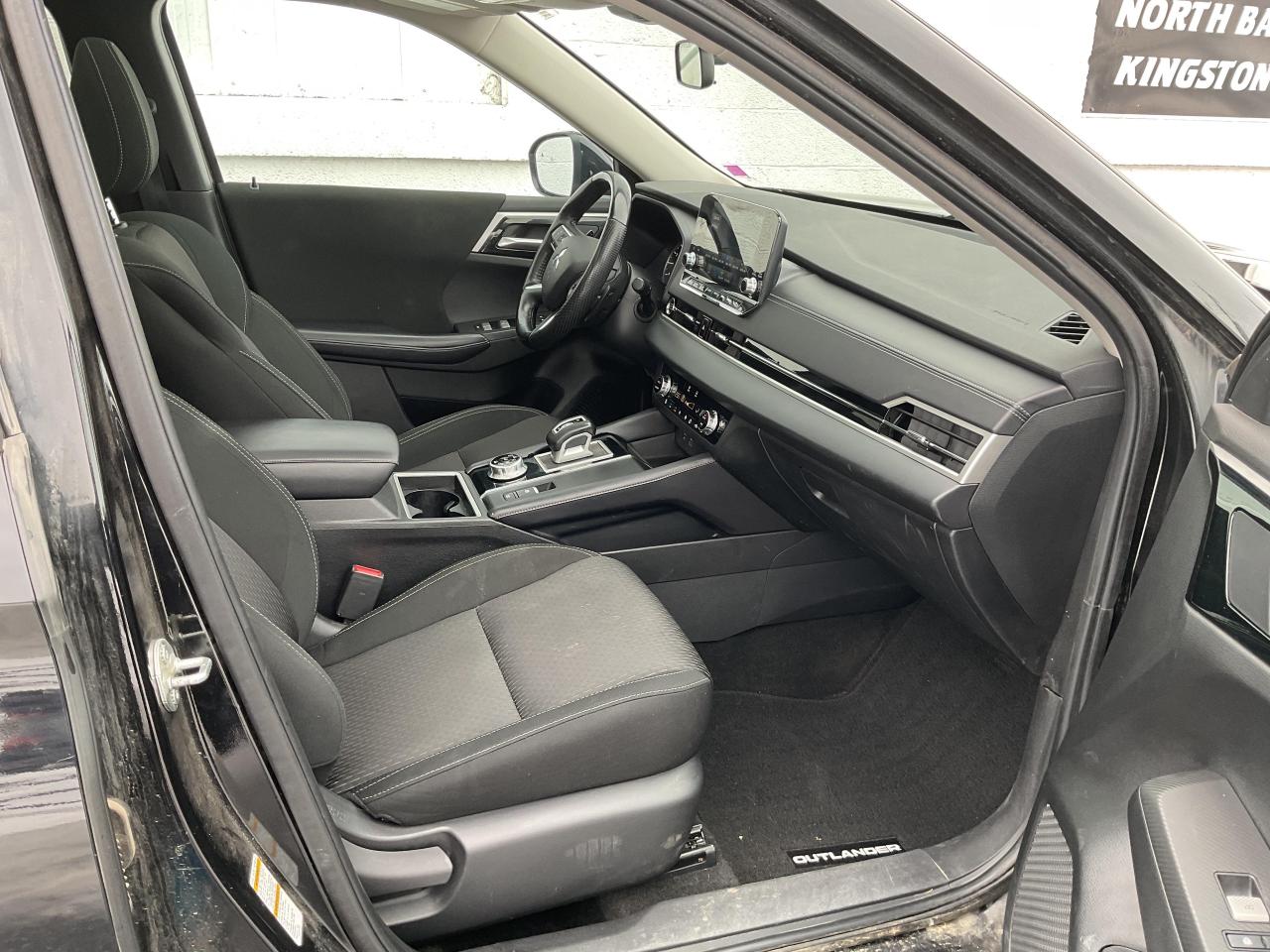 2023 Mitsubishi Outlander  Photo