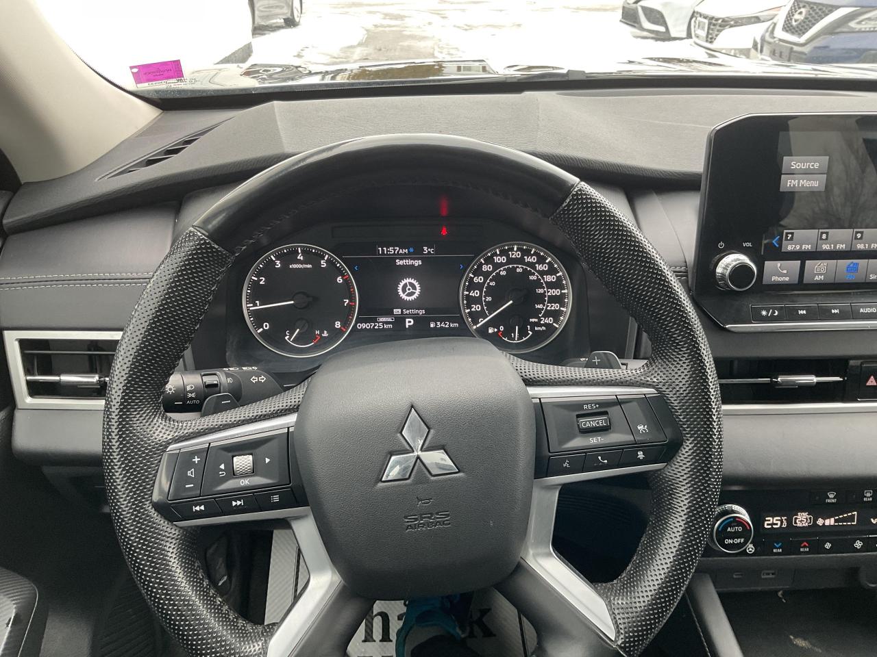 2023 Mitsubishi Outlander  Photo