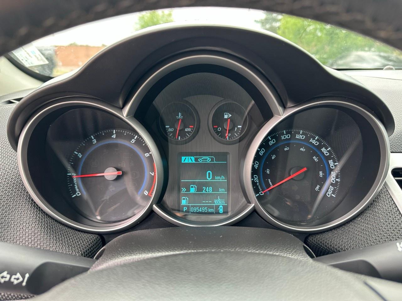 2014 Chevrolet Cruze 4dr Sdn 1LT Photo