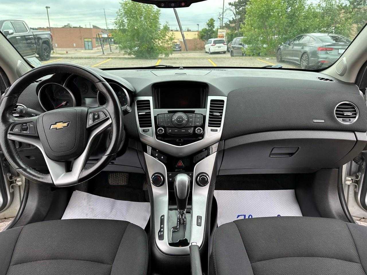 2014 Chevrolet Cruze 4dr Sdn 1LT Photo