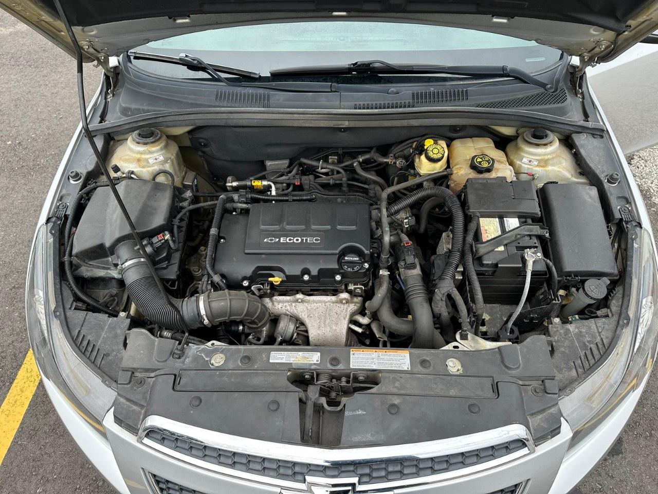 2014 Chevrolet Cruze 4dr Sdn 1LT Photo