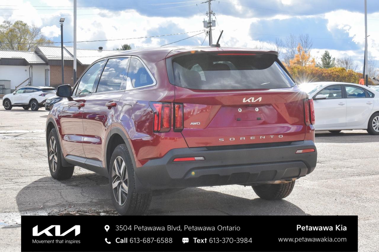 2022 Kia Sorento 2.5L LX+ 4dr All-Wheel Drive Photo4