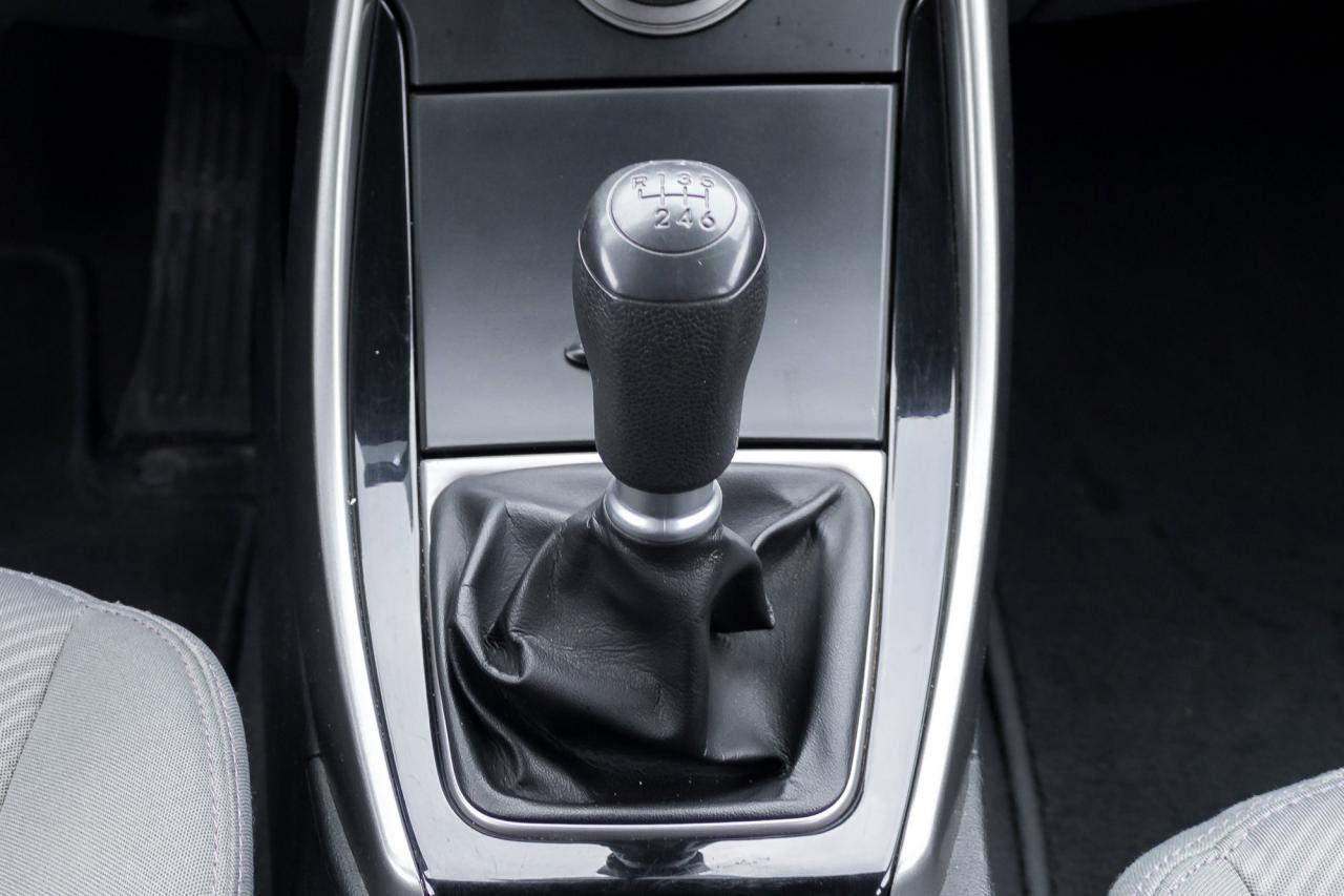 2013 Hyundai Elantra L (M6) 4dr Sedan Photo