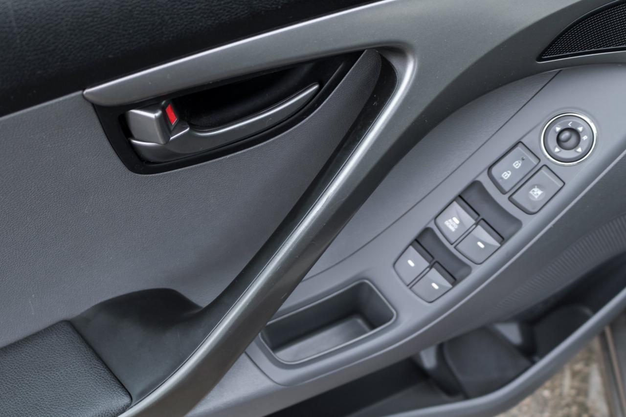 2013 Hyundai Elantra L (M6) 4dr Sedan Photo