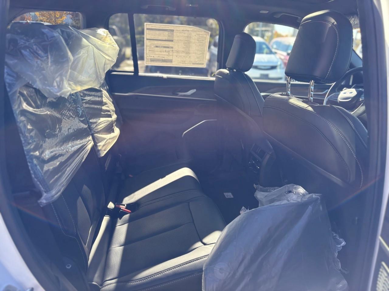 2025 Jeep Grand Cherokee Limited 4dr 4x4 Photo2