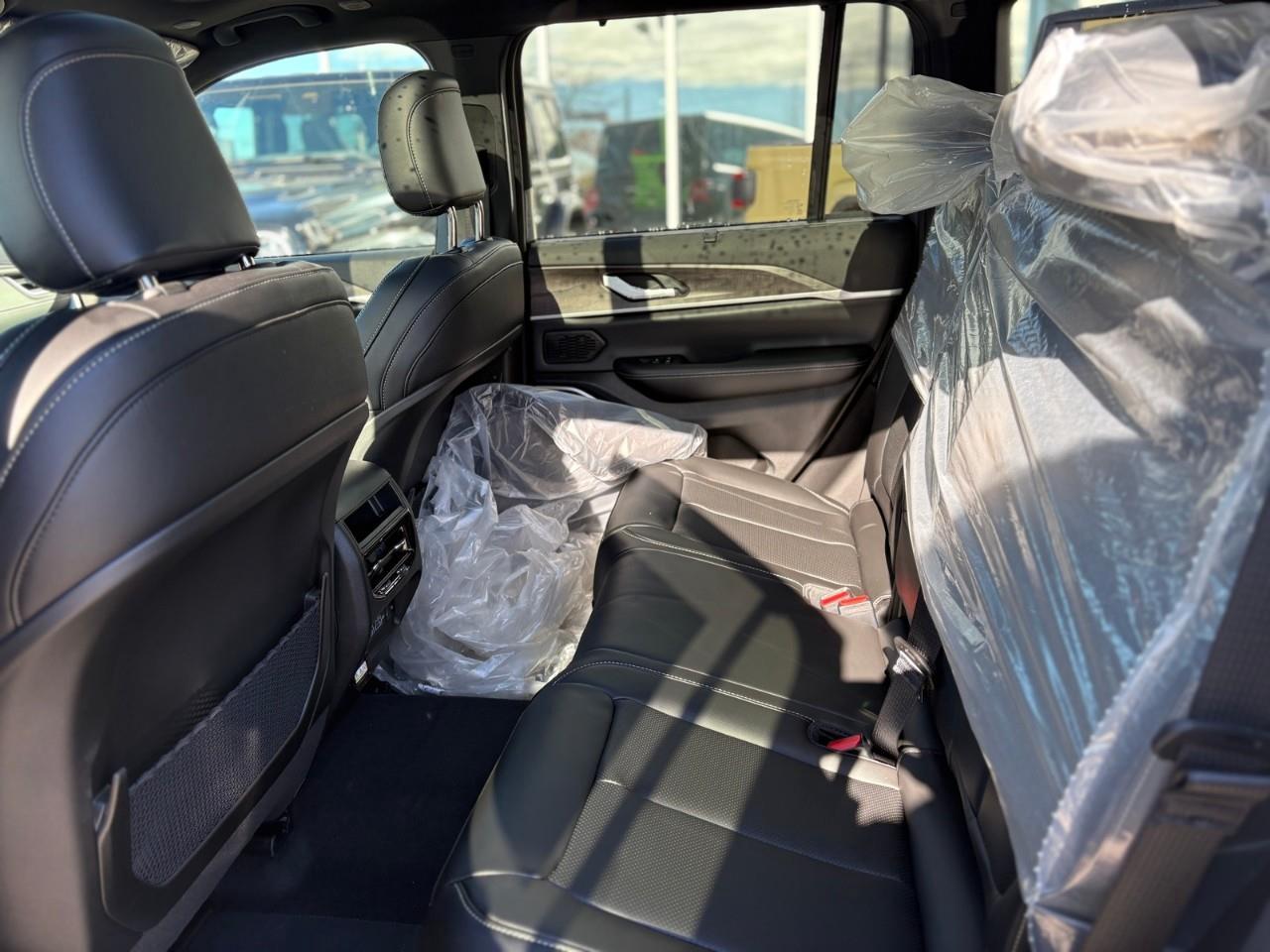 2025 Jeep Grand Cherokee Limited 4dr 4x4 Photo