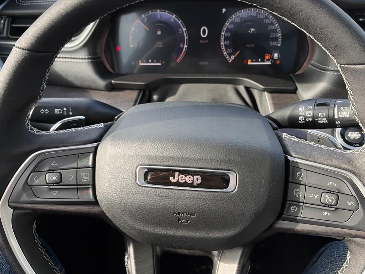 2025 Jeep Grand Cherokee Limited 4dr 4x4 Photo4