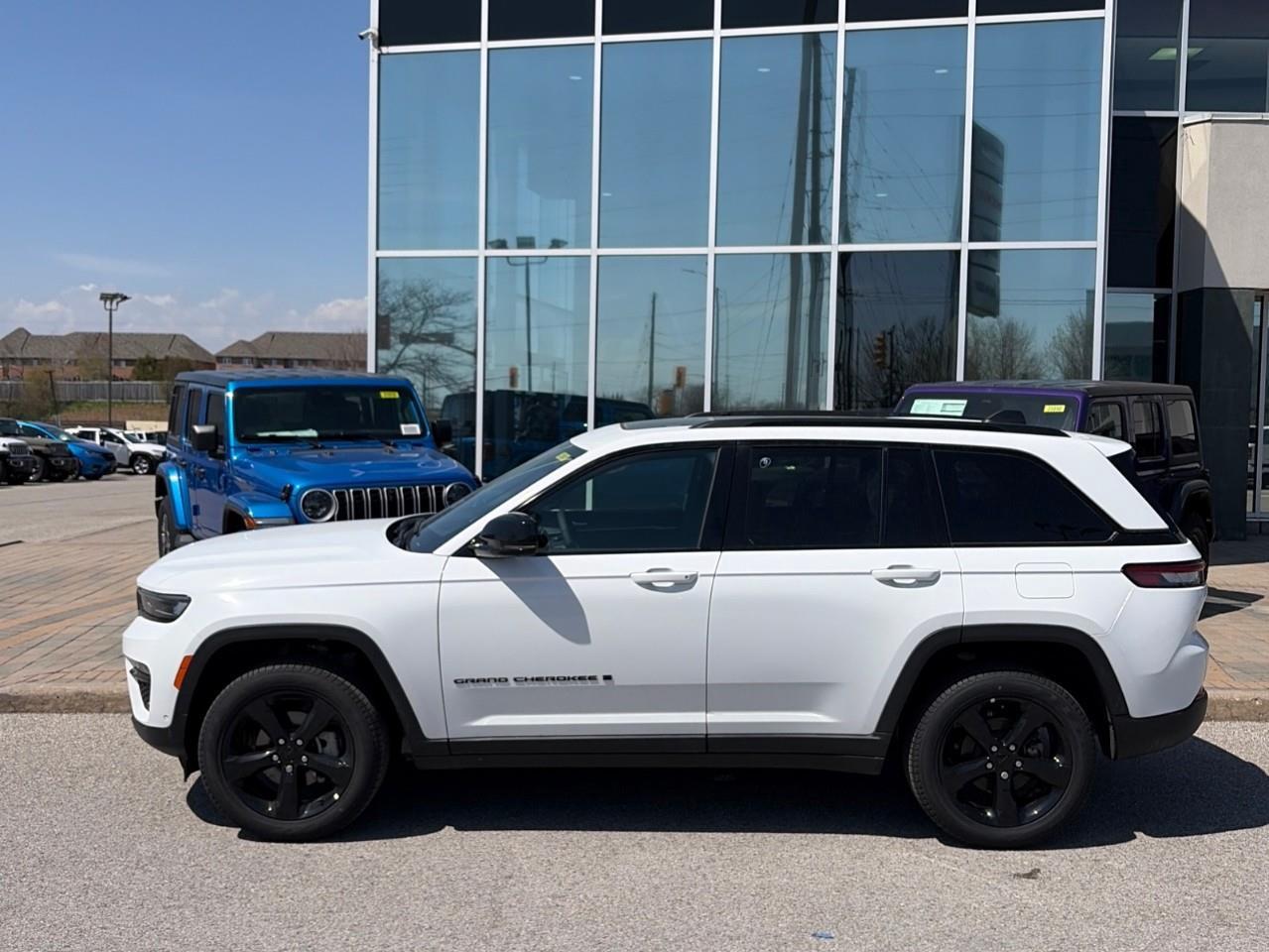 2025 Jeep Grand Cherokee Limited 4dr 4x4 Photo2