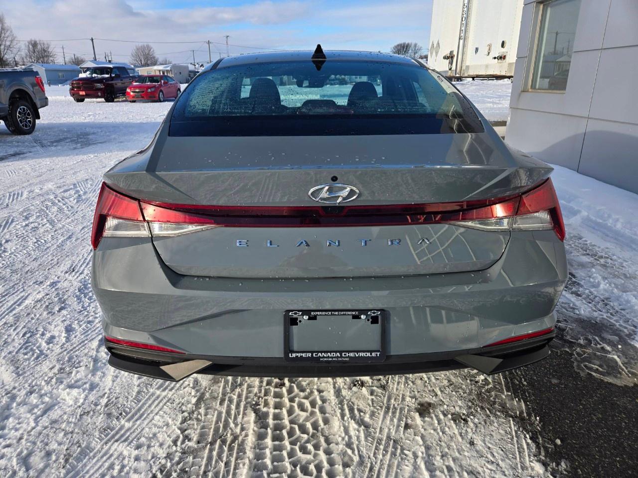2022 Hyundai Elantra Preferred IVT Photo