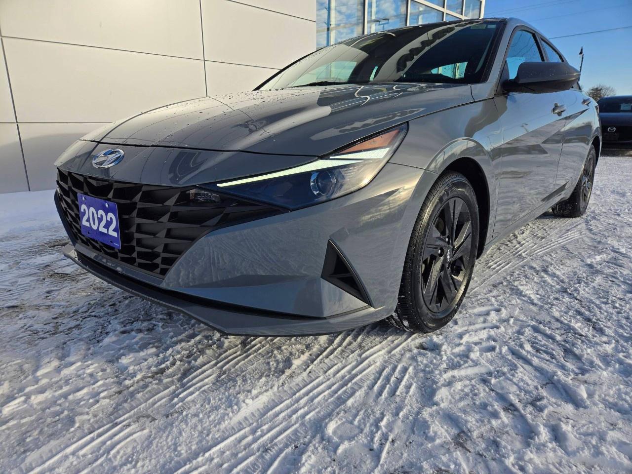 2022 Hyundai Elantra Preferred IVT Photo