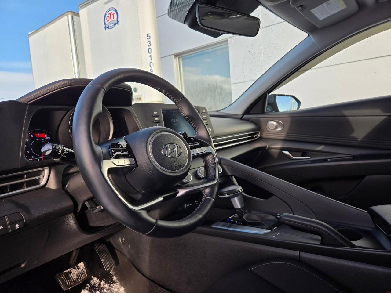 2022 Hyundai Elantra Preferred IVT Photo