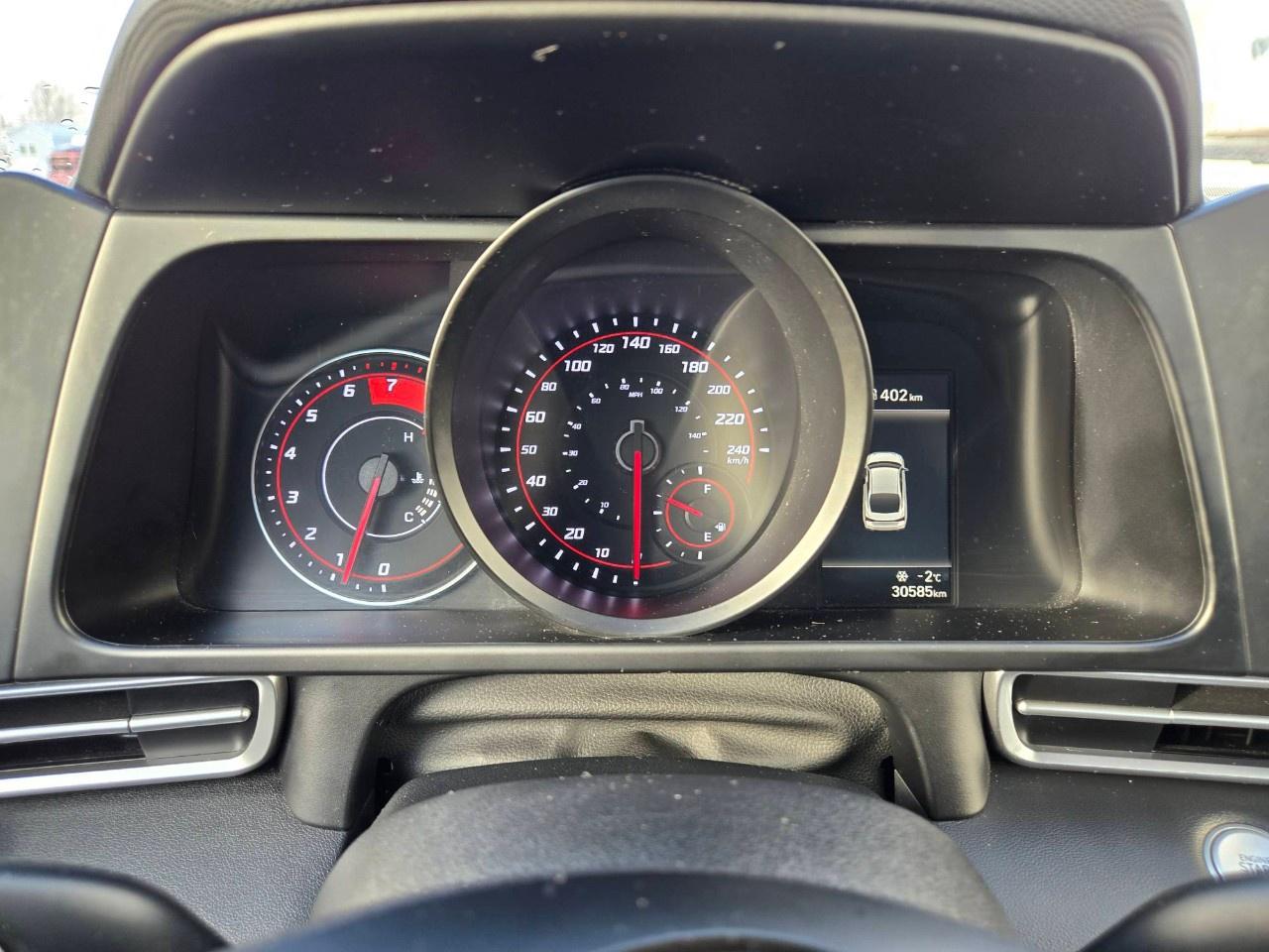 2022 Hyundai Elantra Preferred IVT Photo