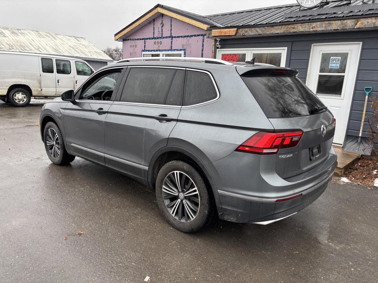 2019 Volkswagen Tiguan Highline 4dr All-wheel Drive 4MOTION Photo2