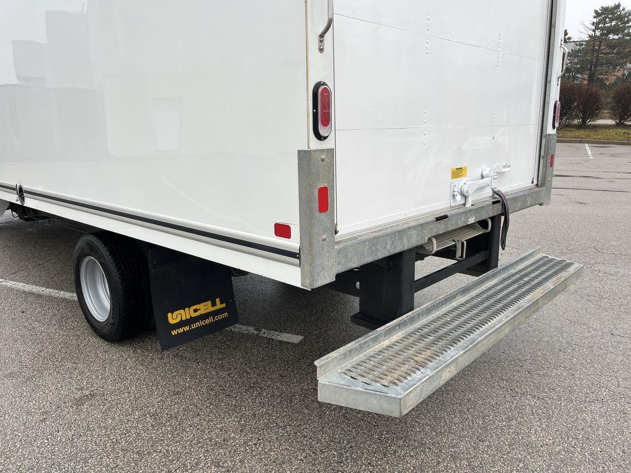 2021 GMC Savana Van  Photo