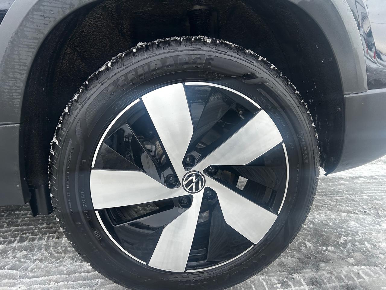 2026 Volkswagen Taos Trendline 4dr All-Wheel Drive 4MOTION Photo