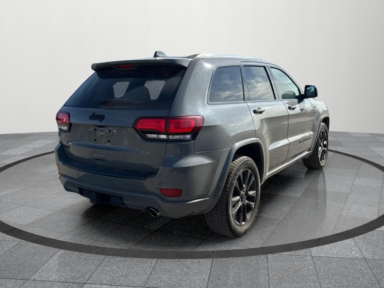 2020 Jeep Grand Cherokee Laredo 4dr 4x4 Photo
