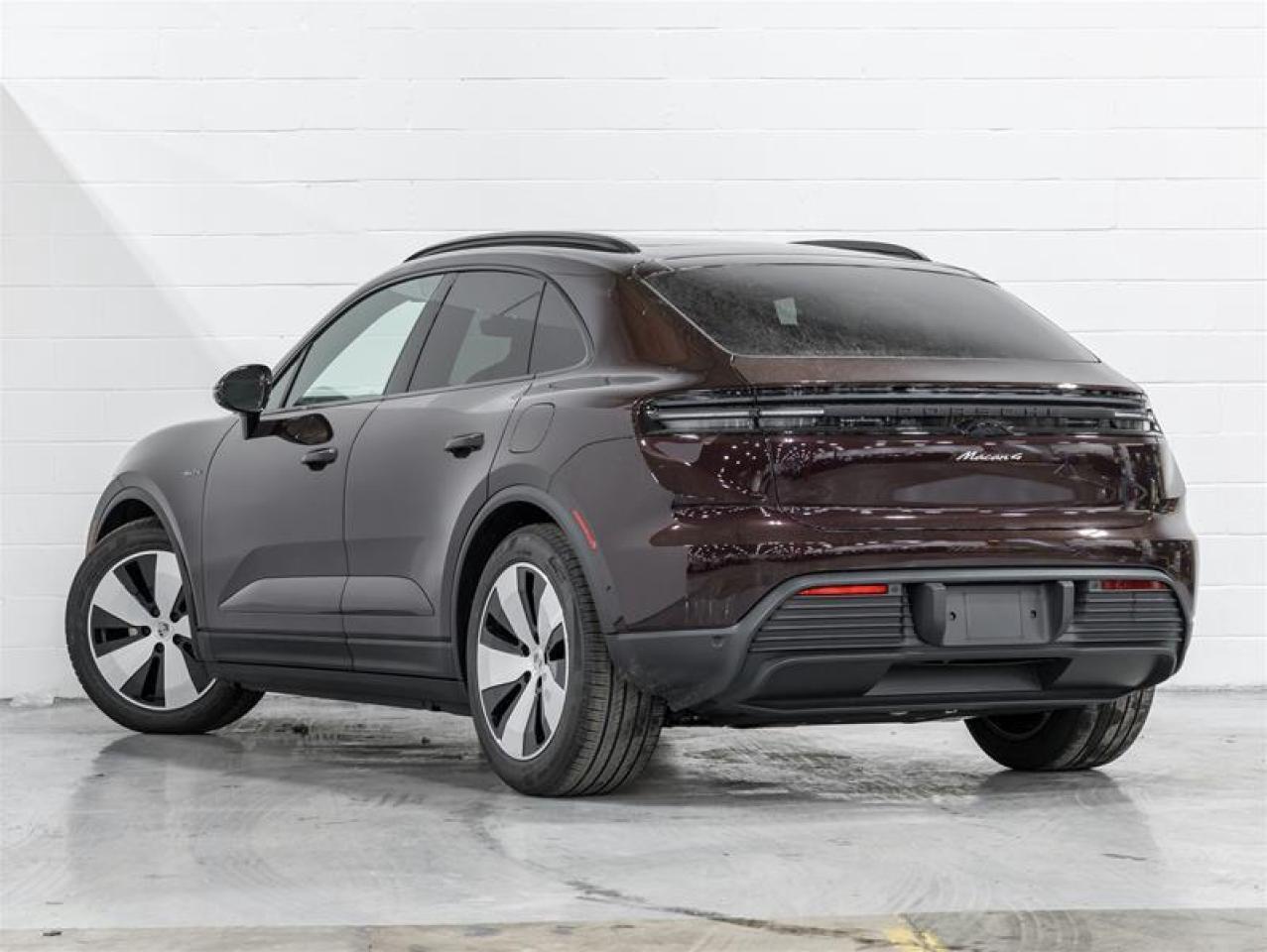 2024 Porsche Macan  Photo2
