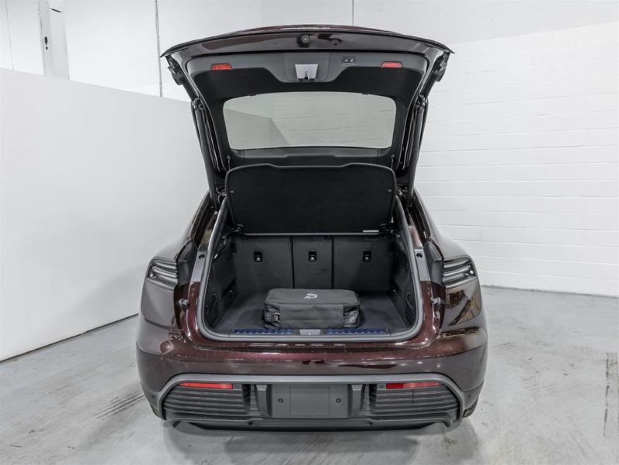 2024 Porsche Macan  Photo