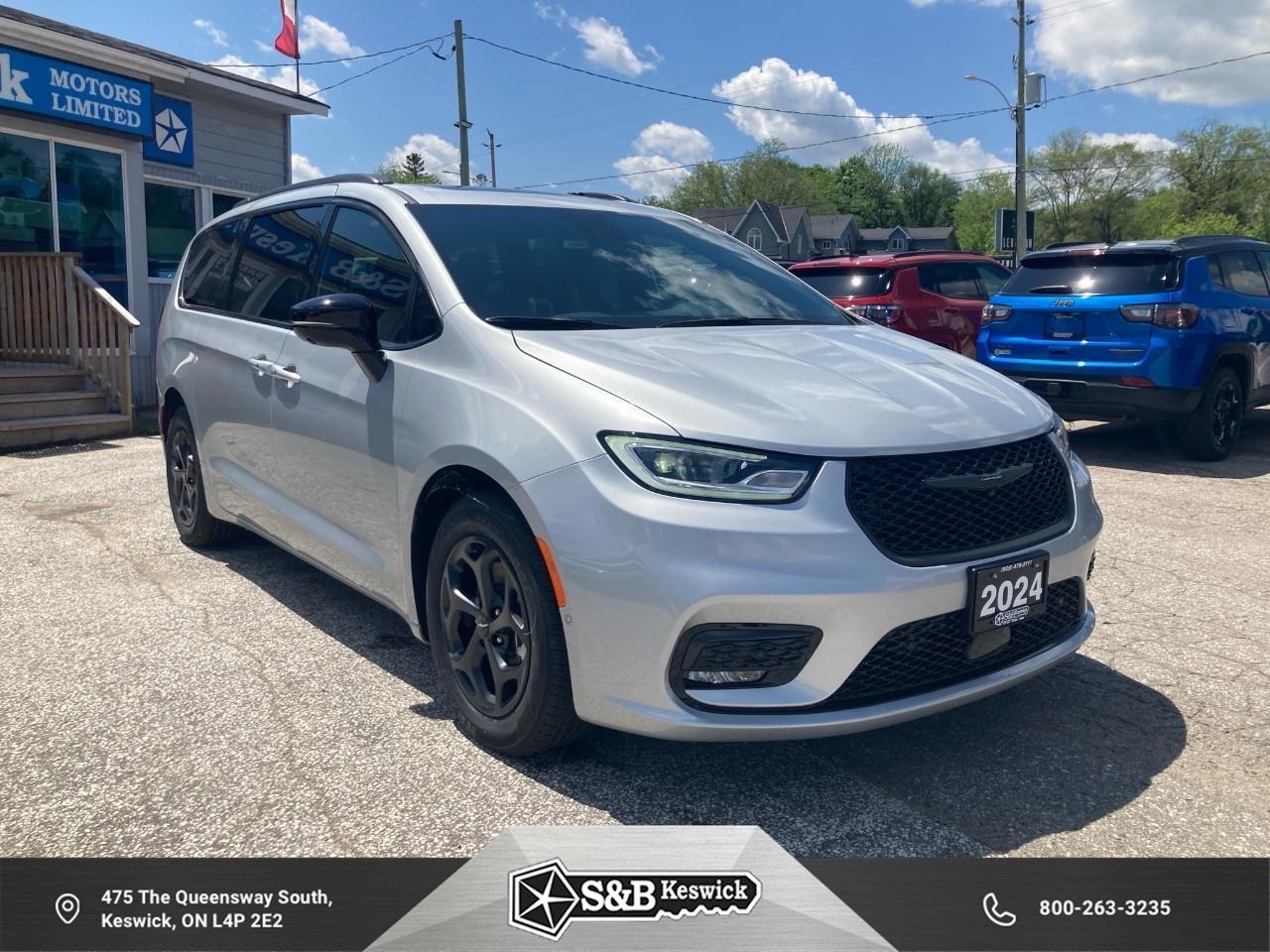 2024 Chrysler Pacifica Hybrid Select Passenger Van Photo