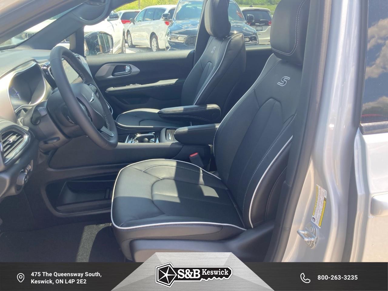 2024 Chrysler Pacifica Hybrid Select Passenger Van Photo