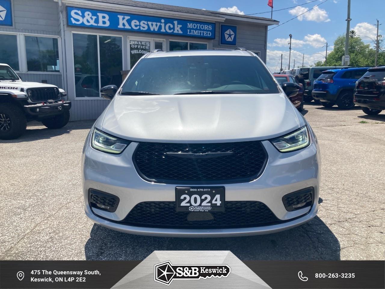 2024 Chrysler Pacifica Hybrid Select Passenger Van Photo