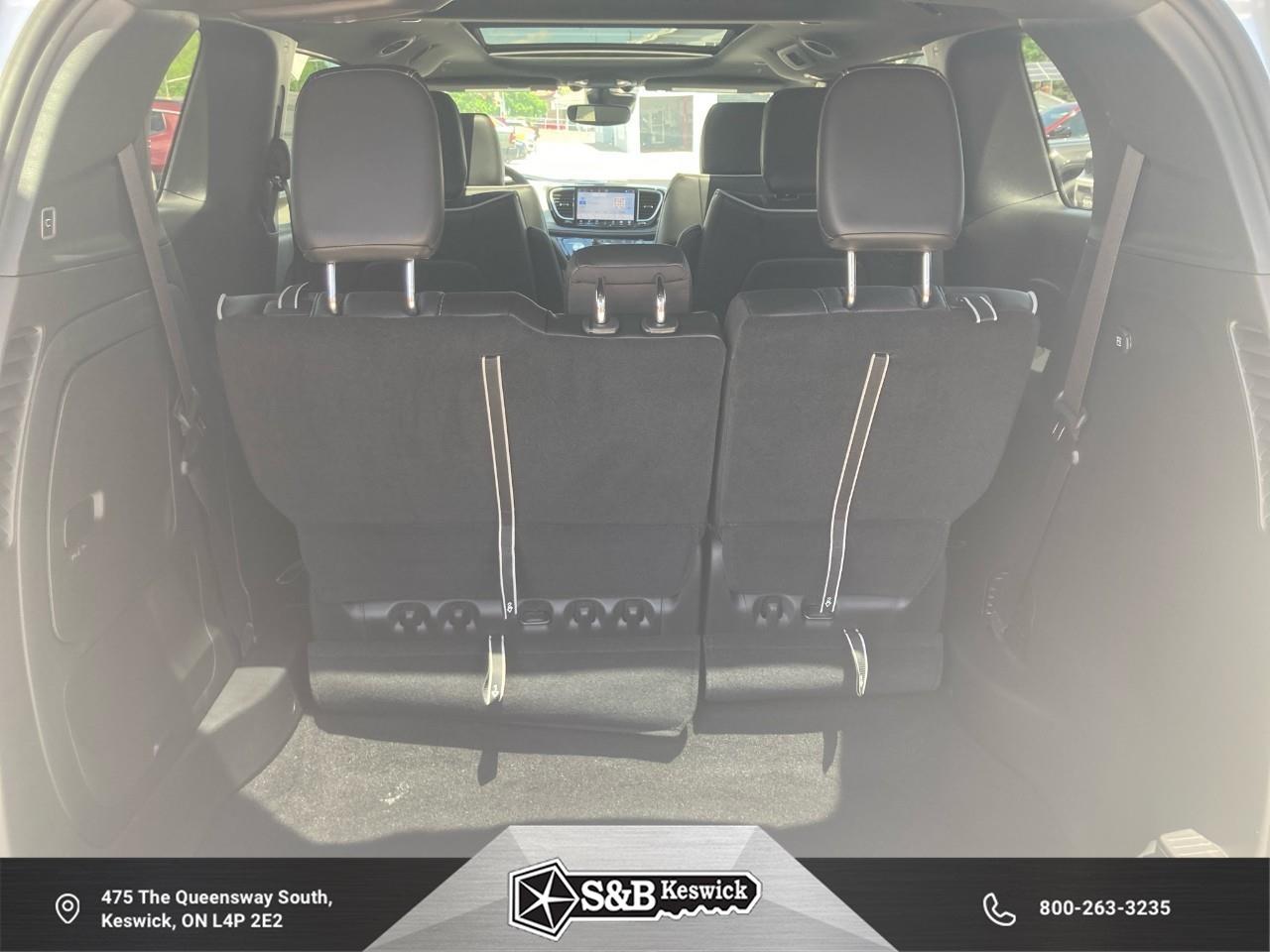 2024 Chrysler Pacifica Hybrid Select Passenger Van Photo