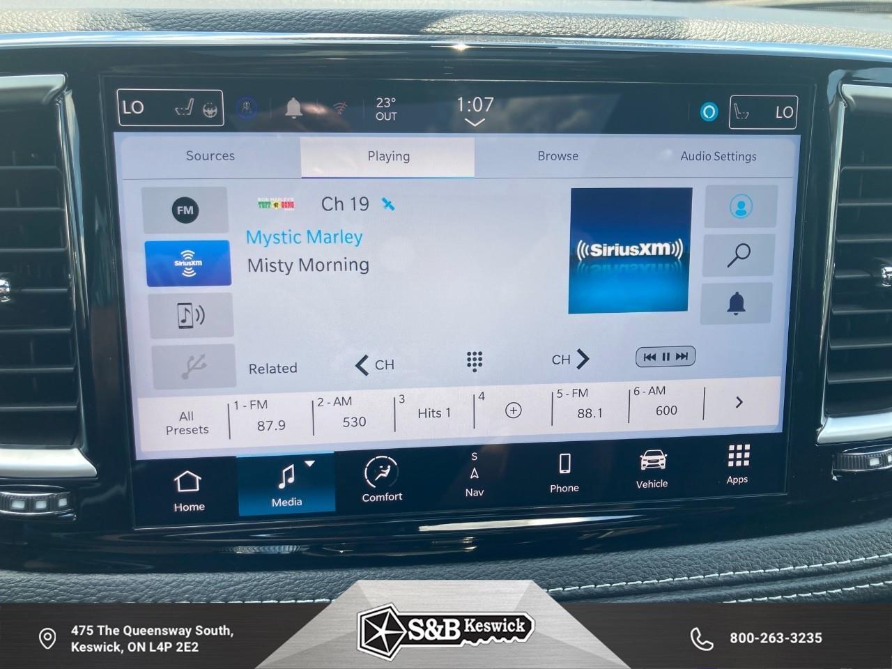 2024 Chrysler Pacifica Hybrid Select Passenger Van Photo