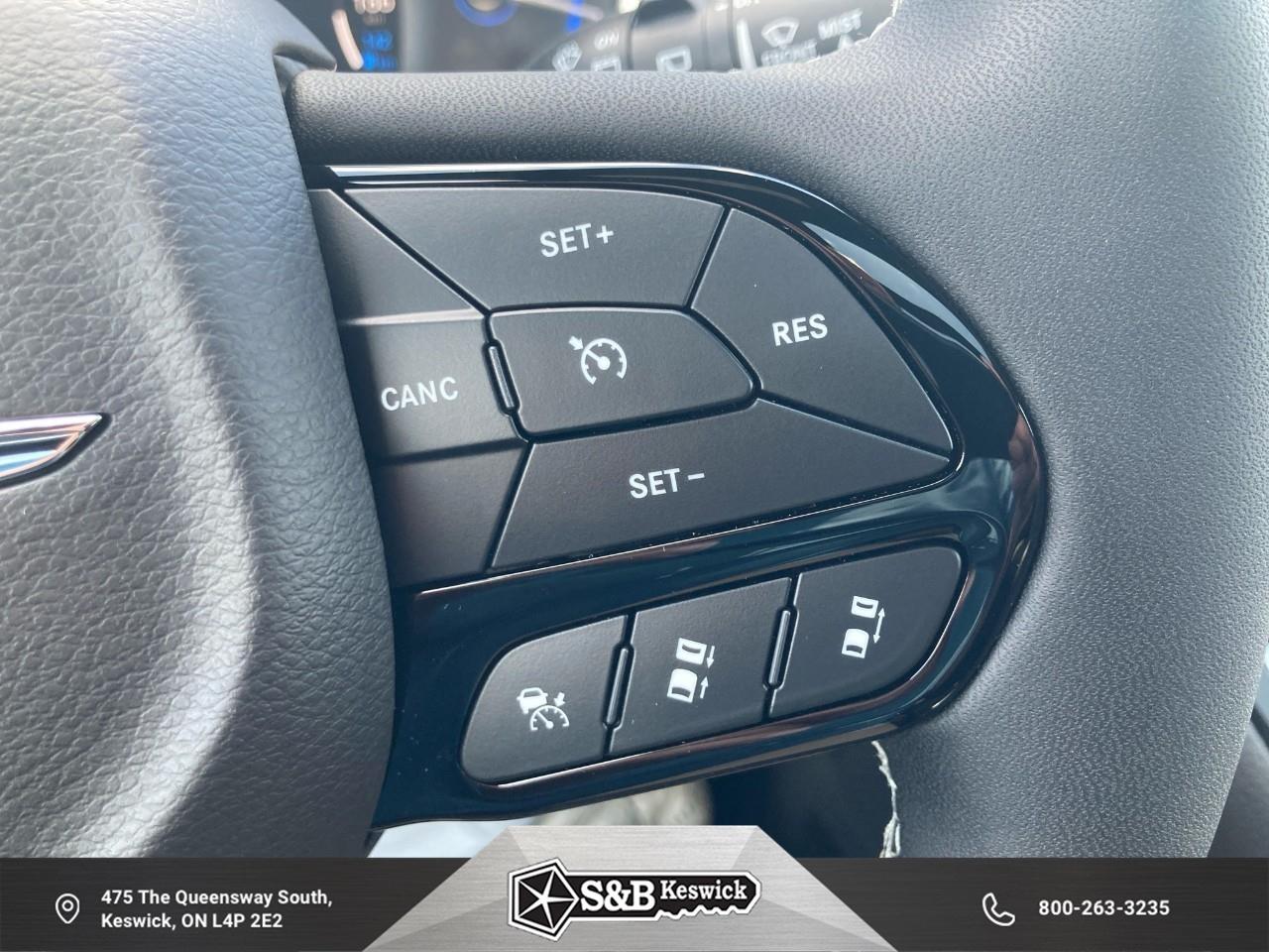 2024 Chrysler Pacifica Hybrid Select Passenger Van Photo